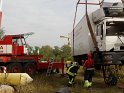 LKW faehrt in den Rhein Langel Hitdorf Faehre P555